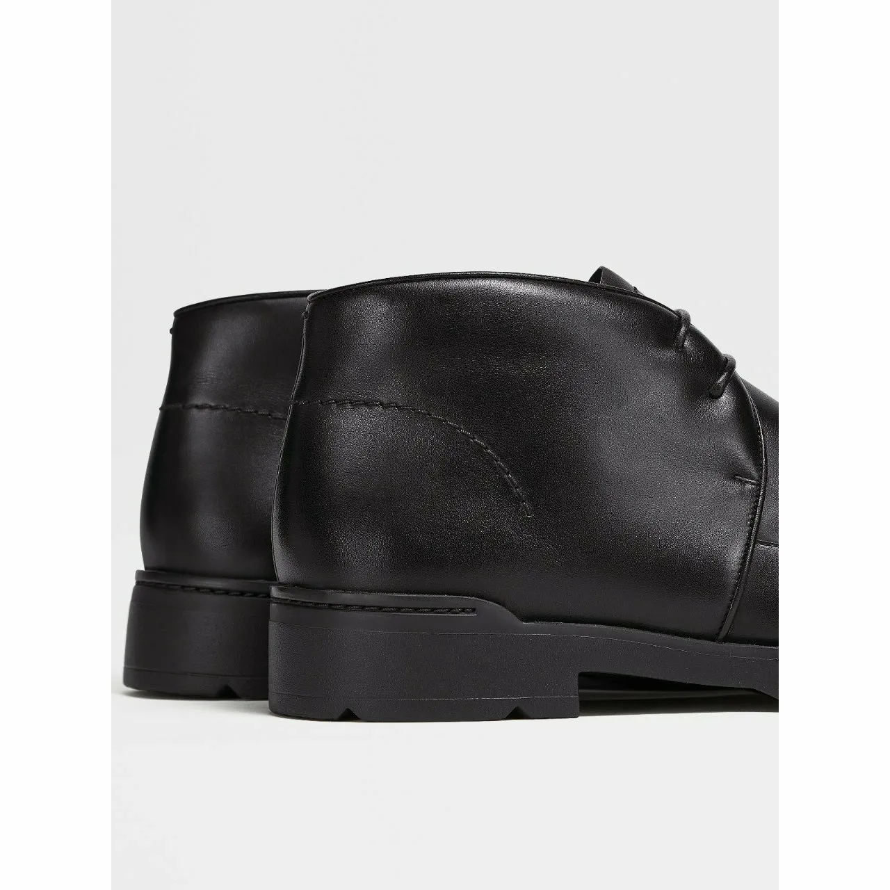 BLACK LEATHER CORTINA CHUKKA BOOTS