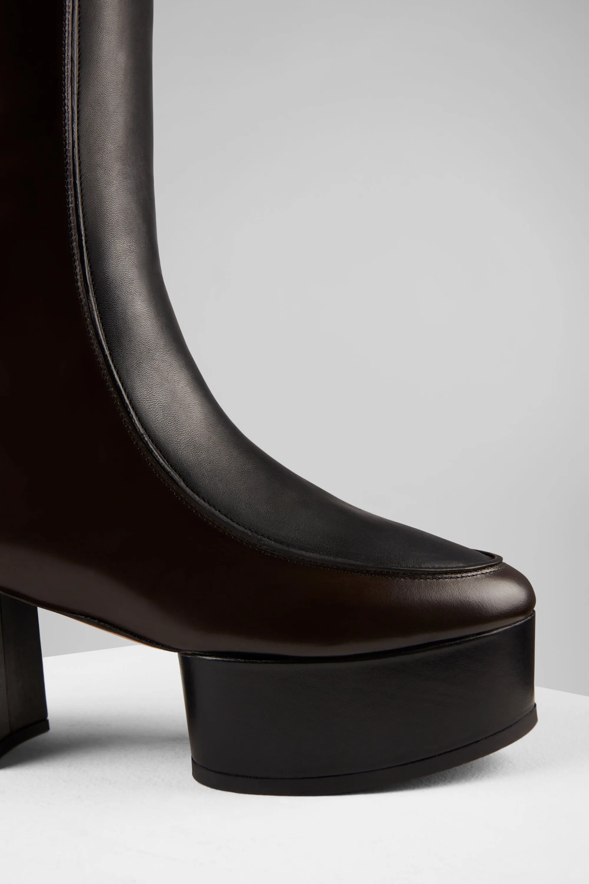 Myla Boots in Nero Ebano