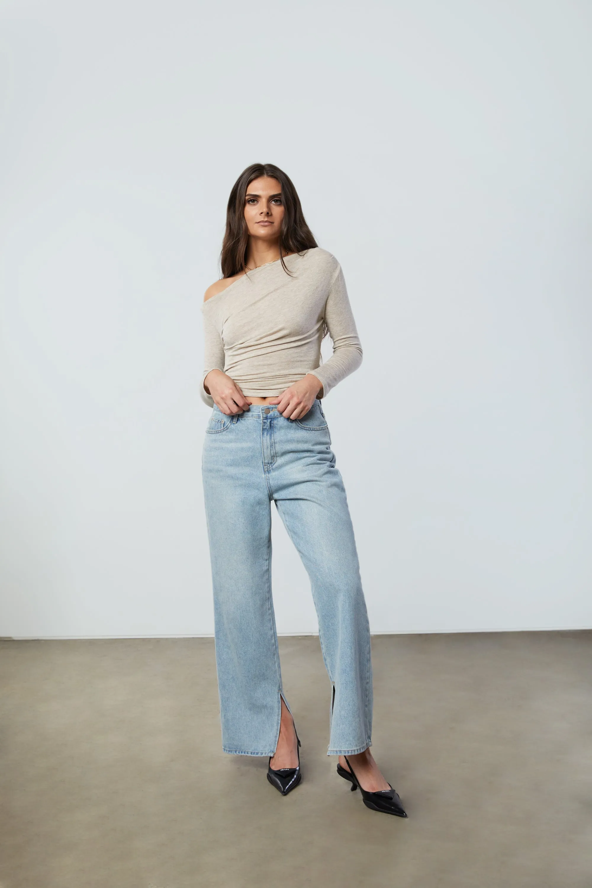 OFF SHOULDER TOP