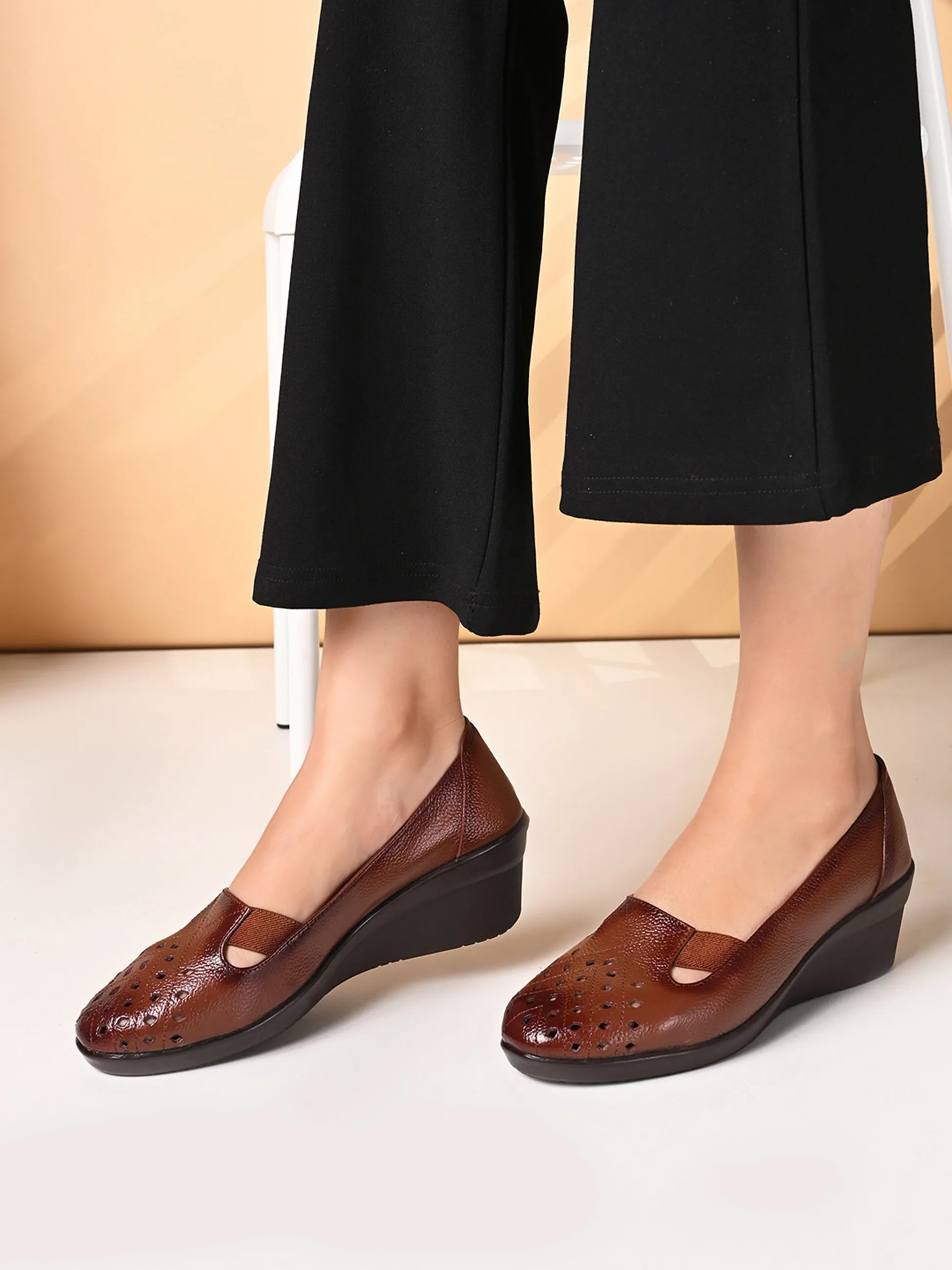 Pelle Albero Female's Brown Leather Wedge Heel Ballerina